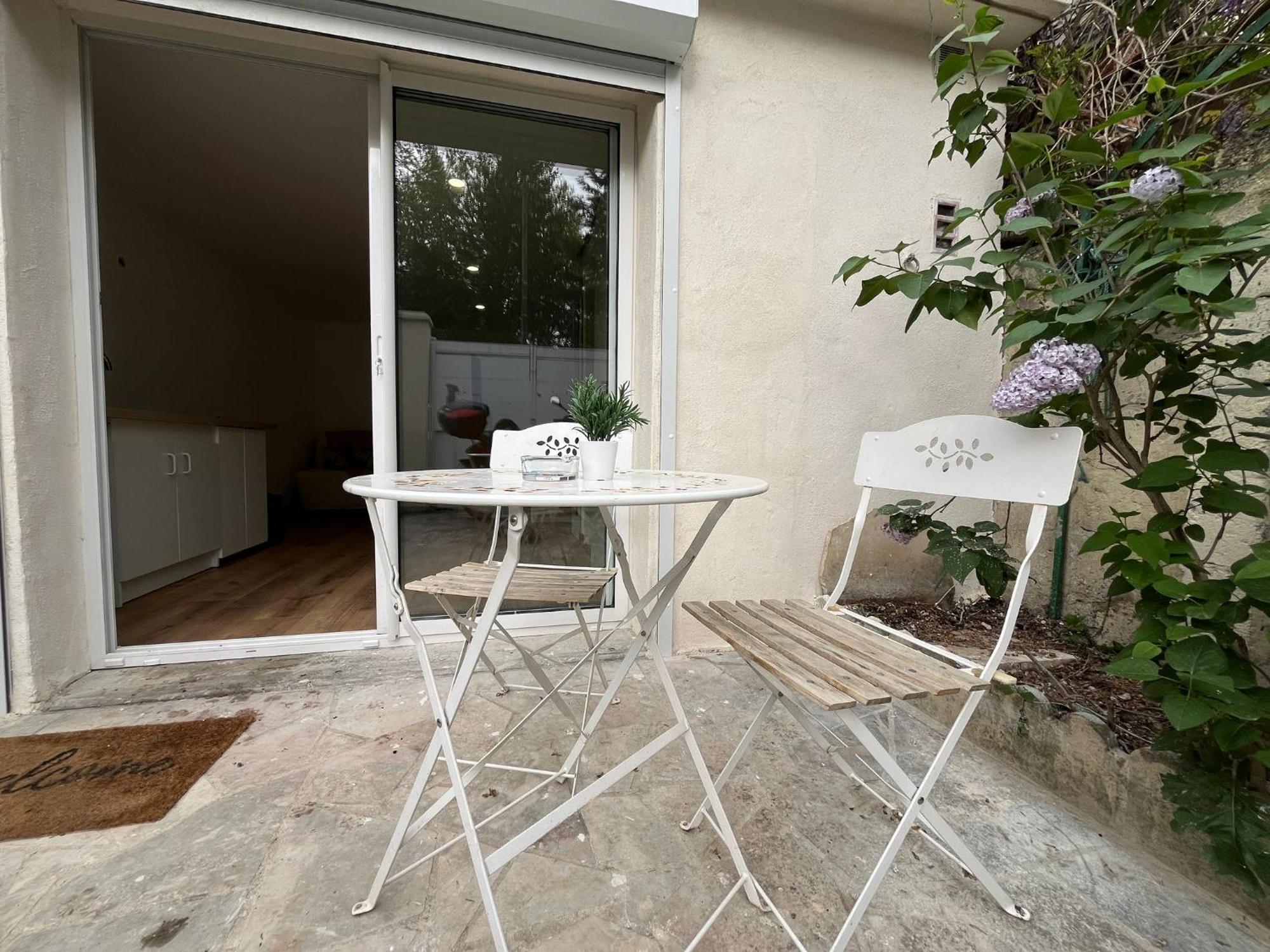Studio Avec Clim Et Terrasse Proche Du Centre Ville D'アヴィニョン エクステリア 写真